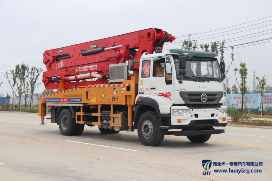 重汽豪曼310馬力36米小型混凝土泵車