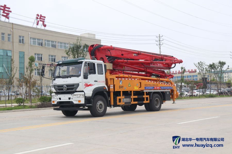 重汽豪曼310馬力36米小型混凝土泵車