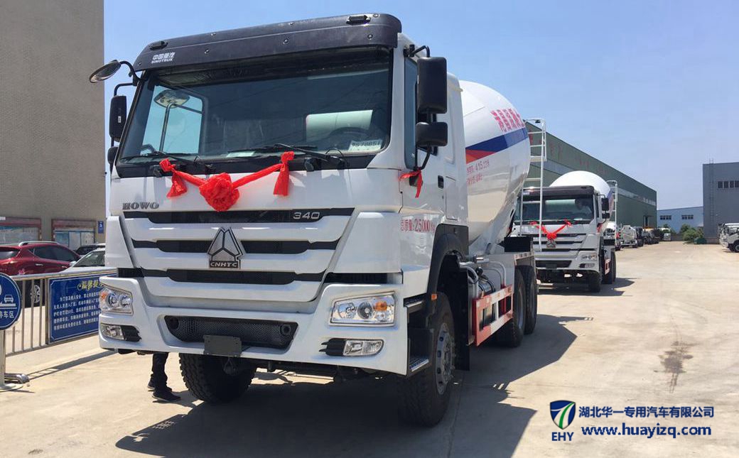 重汽豪沃HOWO12方攪拌車 380馬力