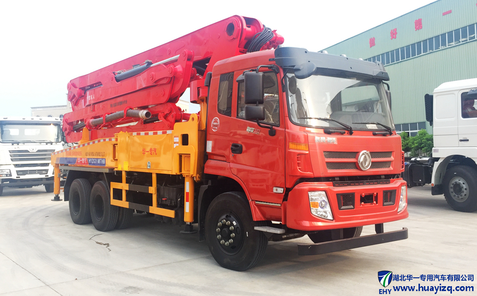 39米東風小型混凝土臂架泵車(玉柴270馬力)