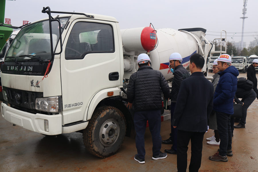 上汽躍進(jìn)國(guó)四開拓H300小方量攪拌車