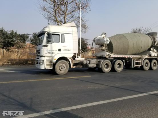 半掛攪拌車(chē)在國(guó)內(nèi)為何這么少？原因或許沒(méi)你想的那么簡(jiǎn)單