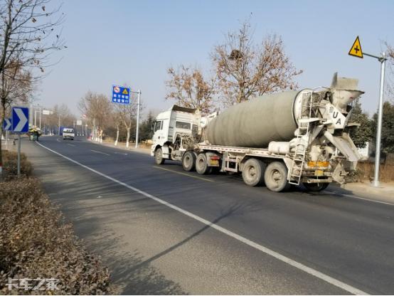 半掛攪拌車(chē)在國(guó)內(nèi)為何這么少？原因或許沒(méi)你想的那么簡(jiǎn)單