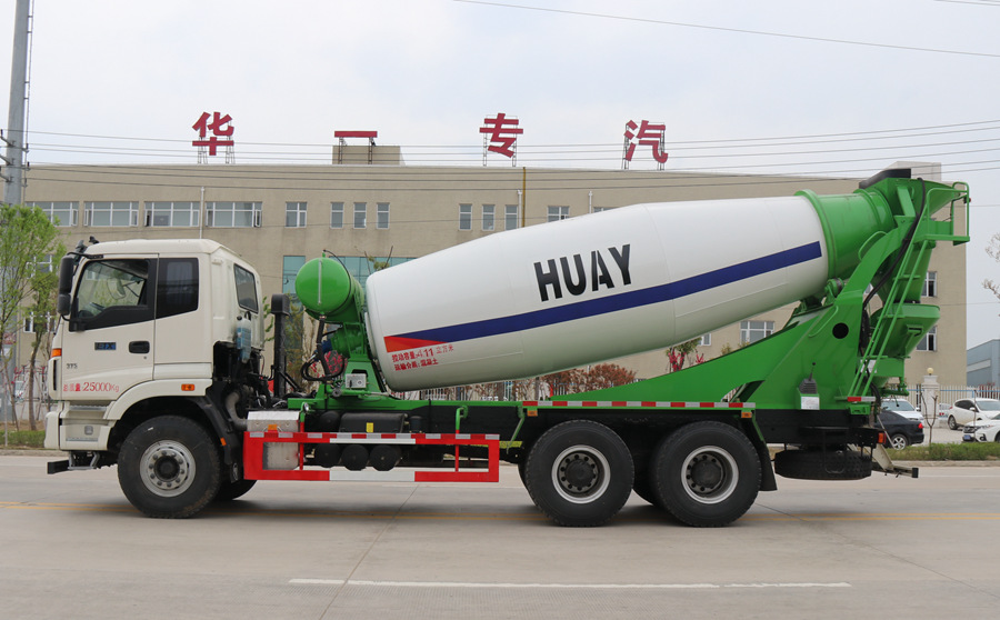 福田歐曼375馬力攪拌運(yùn)輸車(chē)