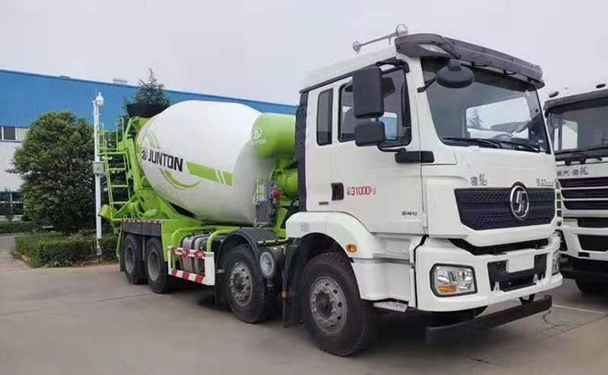 陜汽德龍新M3000輕量化水泥運(yùn)輸車