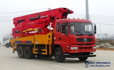37米東風小型混凝土臂架泵車(玉柴270馬力)