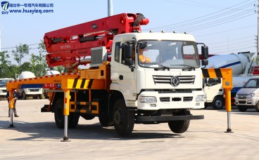 31米東風小型混凝土臂架泵車(玉柴240馬力)