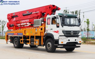 37米重汽斯太爾小型混凝土臂架泵車(德國曼310馬力)
