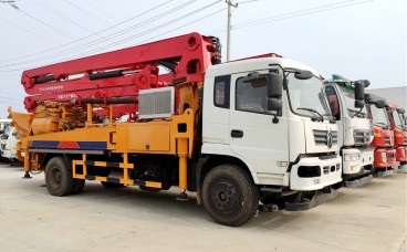 31米東風混凝土攪拌天泵車(玉柴240馬力)